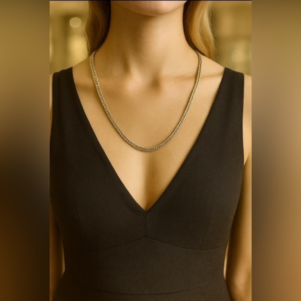 Silver tone chain link necklace ⛓️‍💥🩶